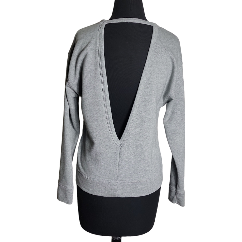 Nike versa dri fit open back gray sweatshirt size XS - Picture 2 of 8